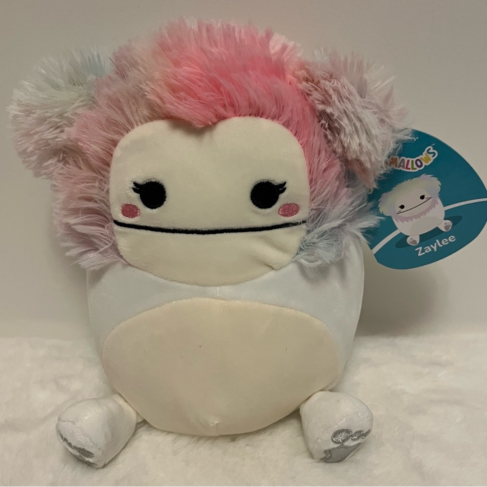 Squishmallow Zaylee Bigfoot, Yeti White Rainbow 🌈, 7” New